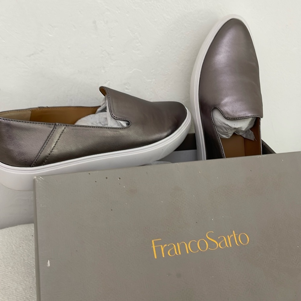 NIIB gorgeous Franco Sarto slip on silver sneakers size 8